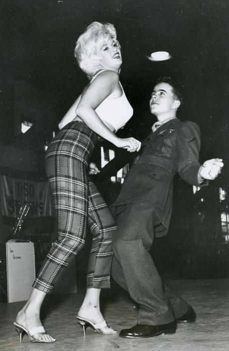 photo Jayne Twisting_zps85bkkhw0.jpg
