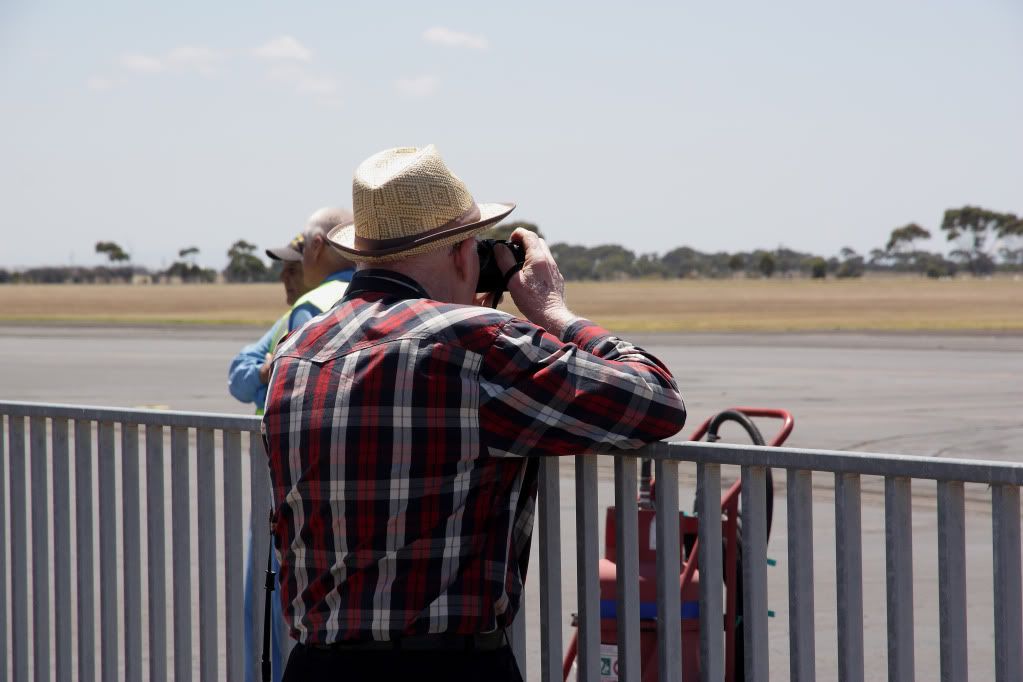 IMAGE: http://i60.photobucket.com/albums/h23/lionelwh/127r.jpg