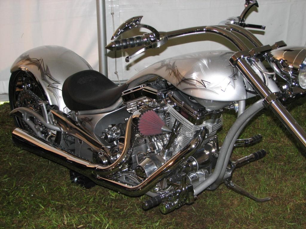 IMAGE: http://i60.photobucket.com/albums/h23/lionelwh/2006%20BIKE%20WEEK%20100.jpg