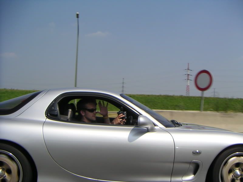 http://i60.photobucket.com/albums/h30/ahh_aristo/The%20Ring/enroutetogermany30thjune06031.jpg