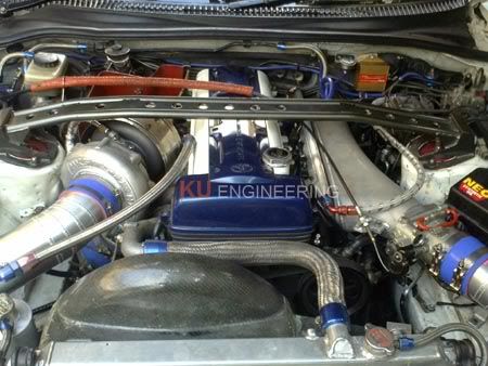 http://i60.photobucket.com/albums/h32/eclipsie/manifold/2j_jun/inside_engine2.jpg