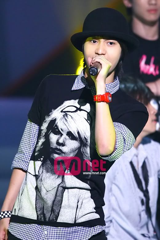 SHINeemcountdown091008officialpi-3.jpg