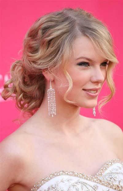 how to do taylor swift makeup. taylor swift hair up.