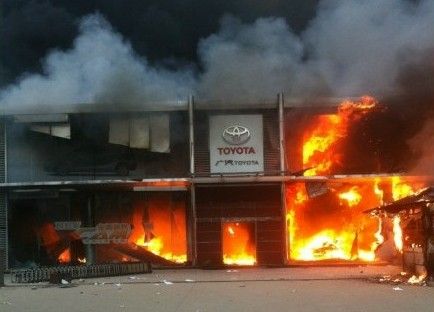 toyota-dealership-burned-in-qingdao_zpsf04347b3.jpg