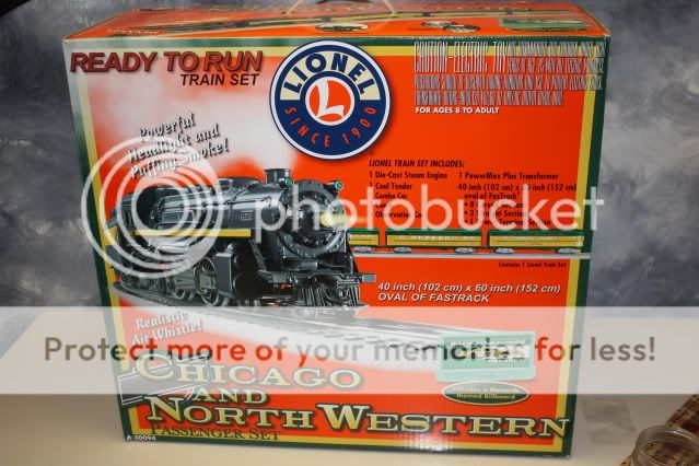 Lionel Menards Chicago & Northwestern Locomotive Train set O Scale NIB 